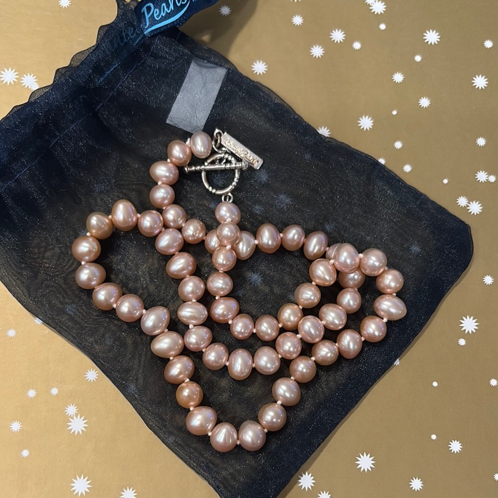 Vantel Pearls Blush Necklace with Silver Clasp